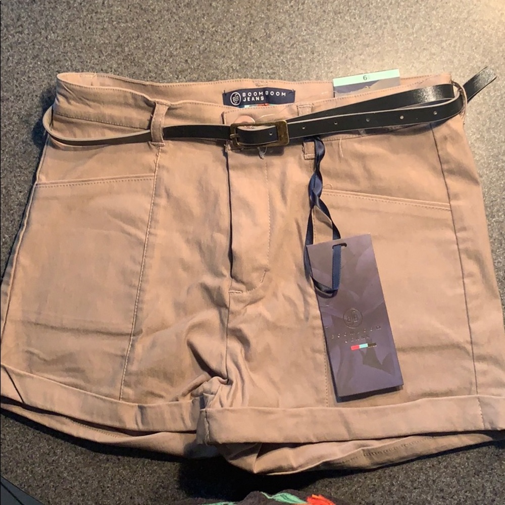 New juniors  belted shorts NWT